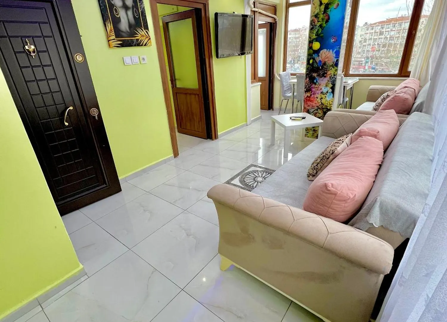 Apartment Istanbulun Kral Dairesi Asansoerlue Ve 2 Klimali
