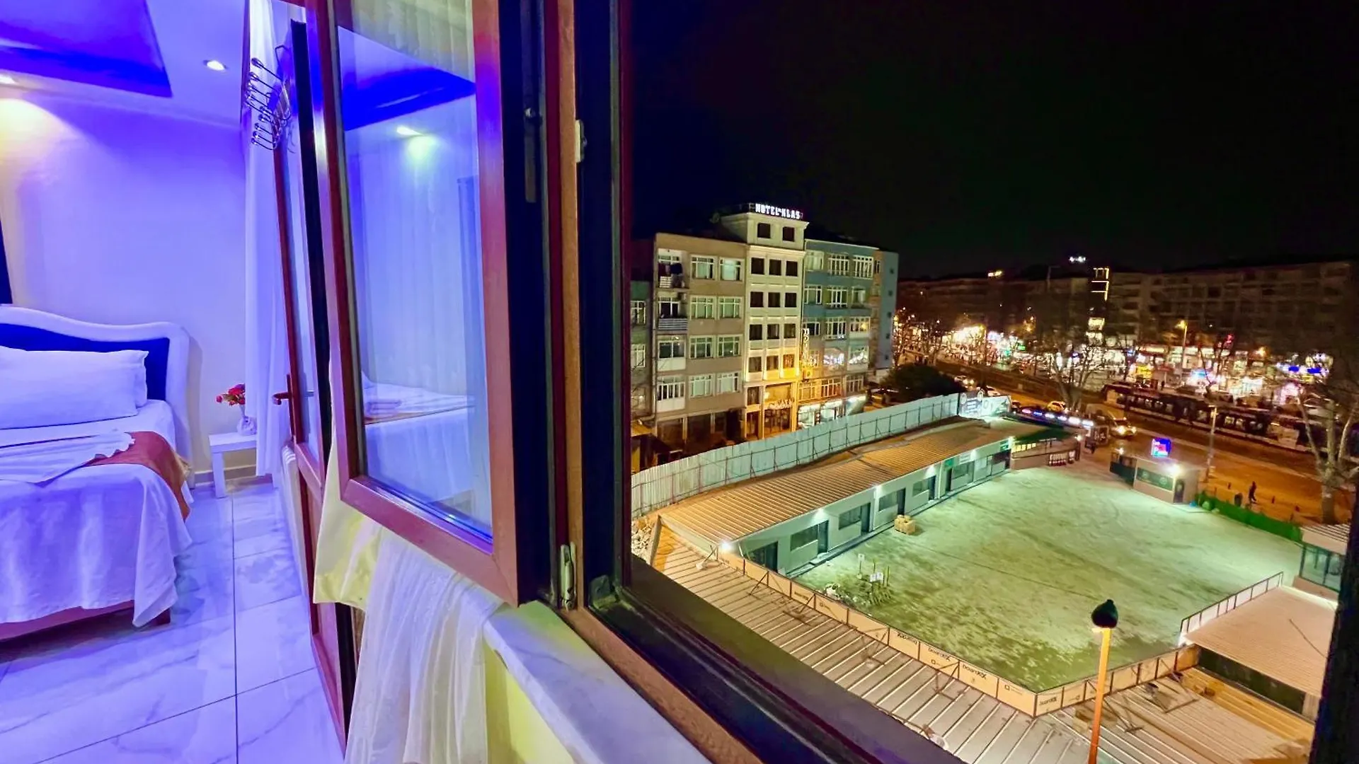 Istanbulun Kral Dairesi Asansoerlue Ve 2 Klimali 0*, Istanbul Turkey