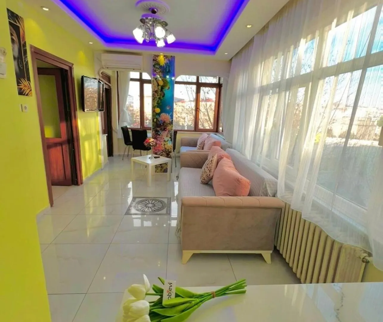 Istanbulun Kral Dairesi Asansoerlue Ve 2 Klimali