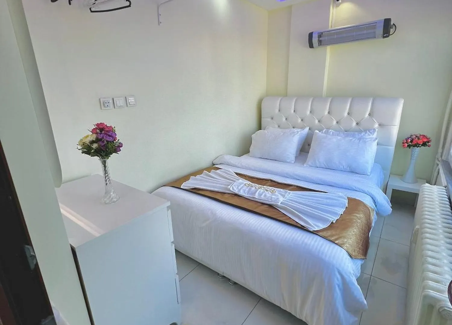 Istanbulun Kral Dairesi Asansoerlue Ve 2 Klimali 0*, Istanbul Turkey