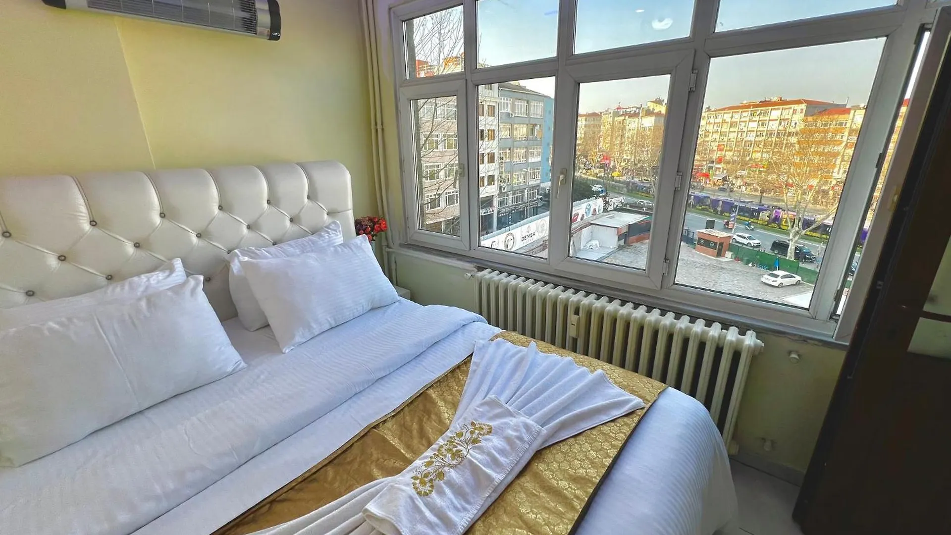 Istanbulun Kral Dairesi Asansoerlue Ve 2 Klimali 0*, Istanbul